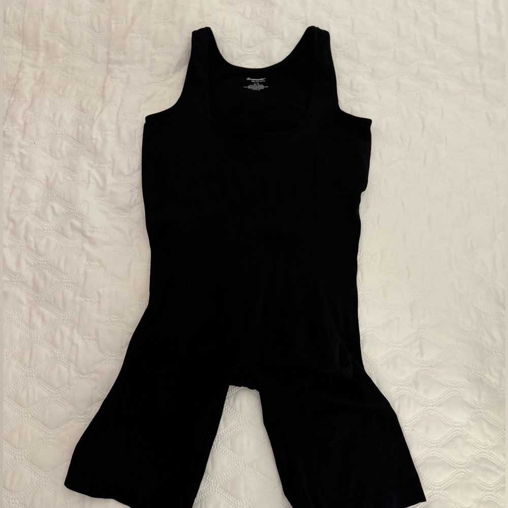 One piece Black Seamless Shaping for back, chest,tummy & thighs. Size XL